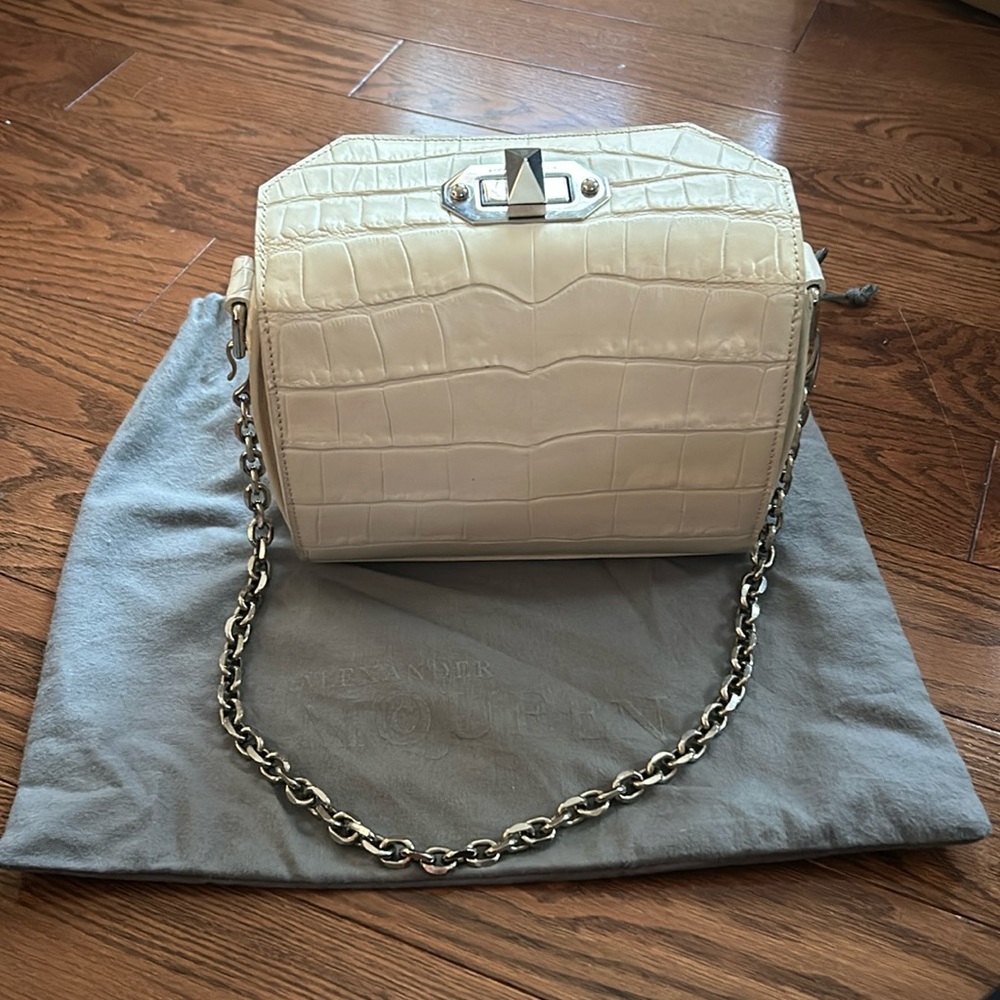 Alexander McQueen Women's Off White Crocodile Embossed Box 16 Crossbody Bag